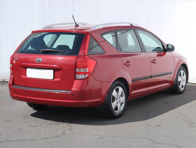 Kia Ceed (2010) 1.6 CVVT, Serv.kniha - fotka 5 z 16
