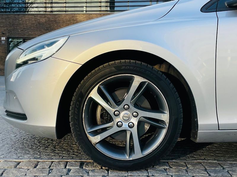 Volvo V40 2.0i MANUÁL KAMERA SERVISKA - fotka 45 z 45