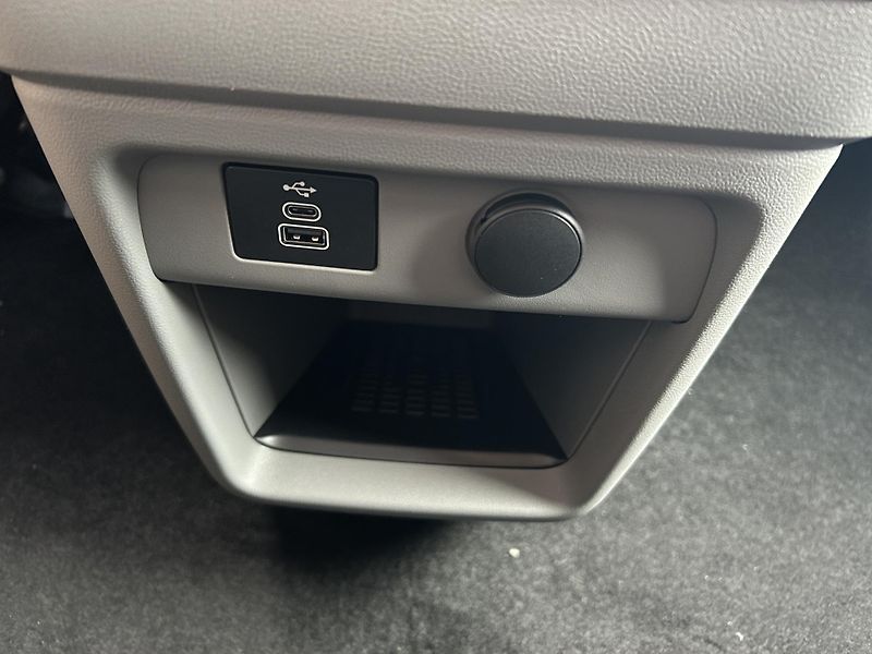 Ford Tourneo Custom Titanium L2 2.0 EcoBlue 110 kW - fotka 31 z 31
