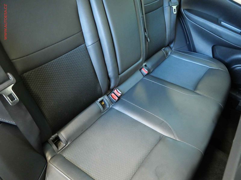 Nissan Qashqai (2017) 1.6dCi, ČR, Tekna, AT, panor - fotka 13 z 23