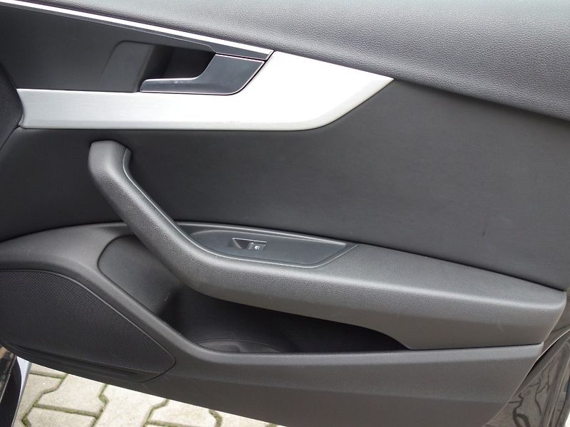 Audi A4 (2016) 2.0TDI 140kW QUATTRO -NEZ.TOP! - fotka 27 z 43