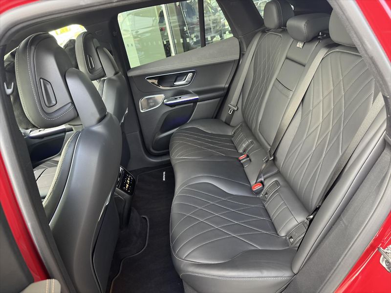 Mercedes-Benz EQE 500 4MATIC SUV - fotka 23 z 36