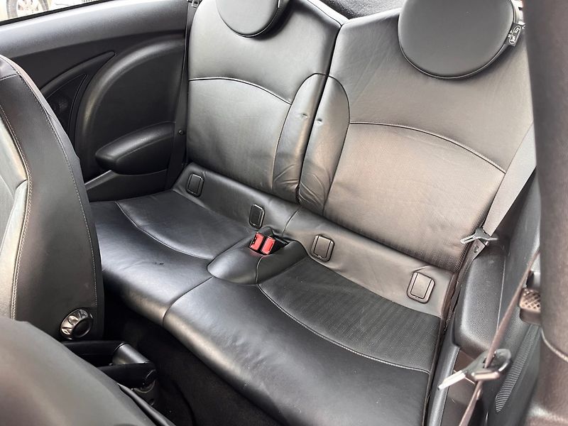 Mini Cooper S (2010) 1.6 i 135 Kw Sada kol - fotka 8 z 19