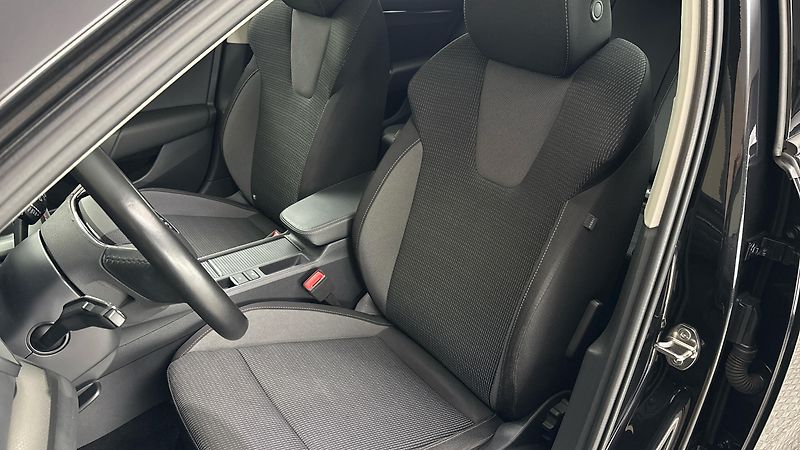 Škoda Octavia 2.0 TDI Ambition Combi - fotka 15 z 23