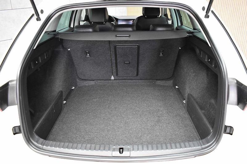 Škoda Octavia 2.0 TDI DSG*STYLE*KAMERA*KESSY - fotka 38 z 41