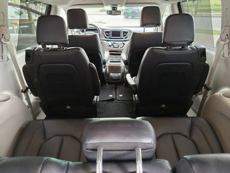 Chrysler Pacifica (2018) Touring L, model 2019 - fotka 17 z 23