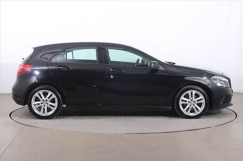 Mercedes-Benz Třídy A (2017) A 200 d, Automat, Navi - fotka 6 z 23