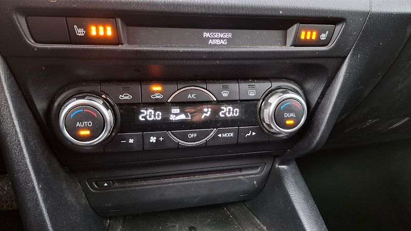 Mazda 3 1.5 74kw krásná 1. majitel - fotka 16 z 30