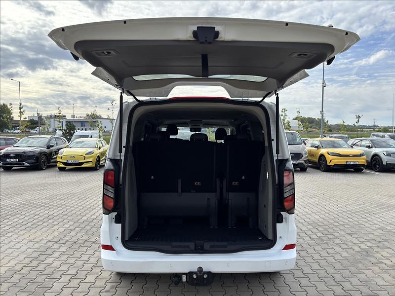Ford Tourneo Custom 2,0 EcoBlue 125kW Titanium L1 - fotka 11 z 54