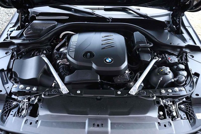 BMW řady 5 s motorizací 520d.
