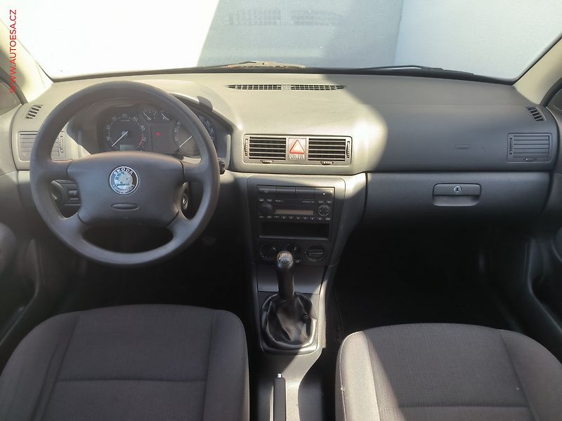 Škoda Octavia (2009) 1.6i, AC - fotka 8 z 14