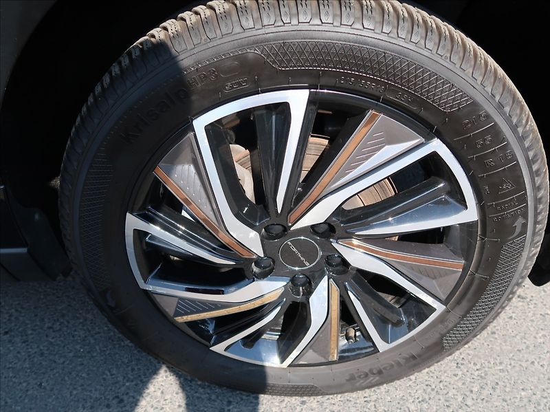 Dongfeng U-Tour 1,5 T,130kW,1majČR,Exclusive - fotka 32 z 35