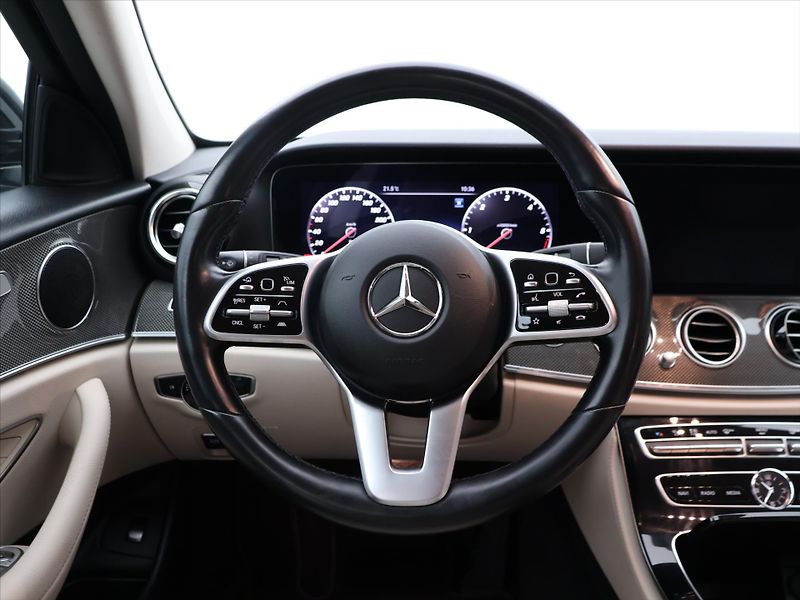 Mercedes-Benz Třídy E 2,0 300d 180kW DPH 360° Aut. - fotka 14 z 32