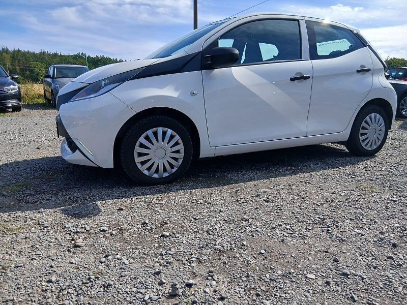 Toyota Aygo 1.0, 51 kW, klima - fotka 18 z 38