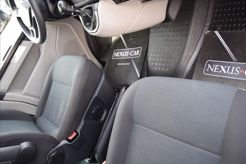 Volkswagen Transporter 2,0 TDI 110KW KLIMA TAŽNÉ NAVI - fotka 21 z 48