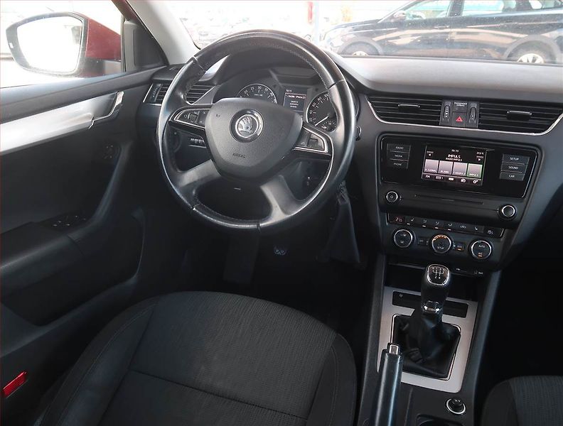 Škoda Octavia (2015) Elegance 1.6 TDI, Tempomat - fotka 7 z 19