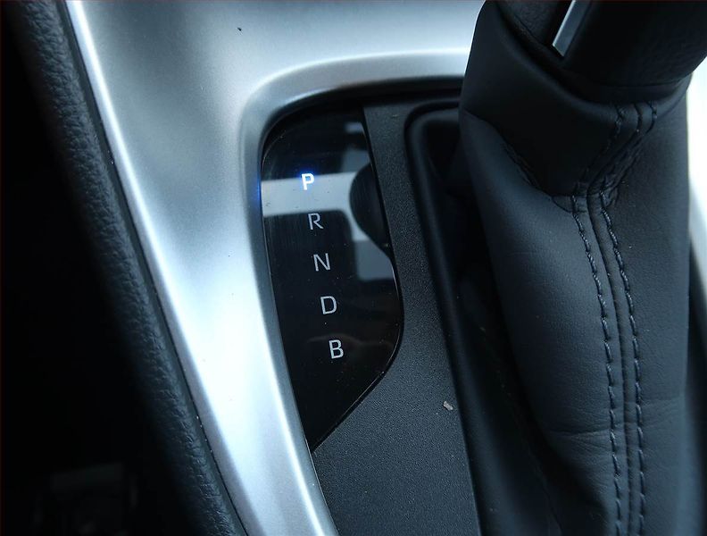 Toyota Yaris (2024) 1.5 VVT-i Hybrid - fotka 12 z 14