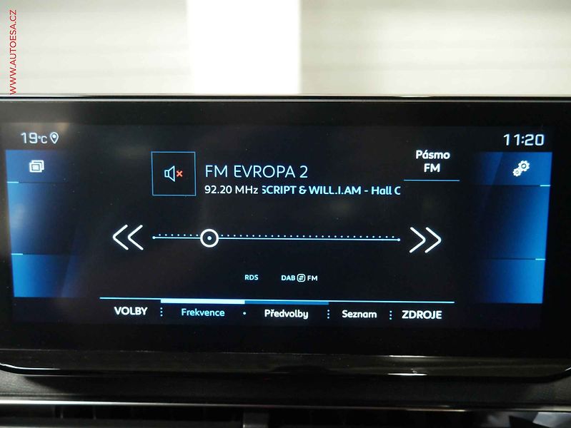 Peugeot 5008 (2022) 1.2 PT, 1.maj,ČR, Allure - fotka 15 z 23