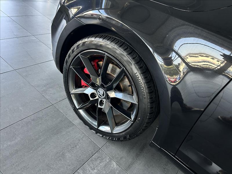 Škoda Octavia 2,0   TSI 162kW,RS,SERVISKA,MA - fotka 28 z 28