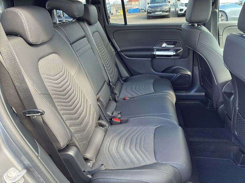 Mercedes-Benz GLB 180 d - fotka 12 z 26