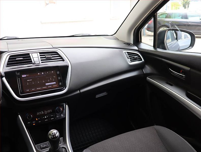 Suzuki SX4 S-Cross (2019) 1.0 BoosterJet, 4X4 - fotka 8 z 17