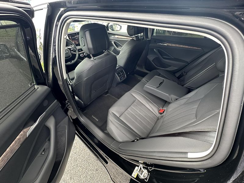 Škoda Superb Laurin a Klement - fotka 10 z 17