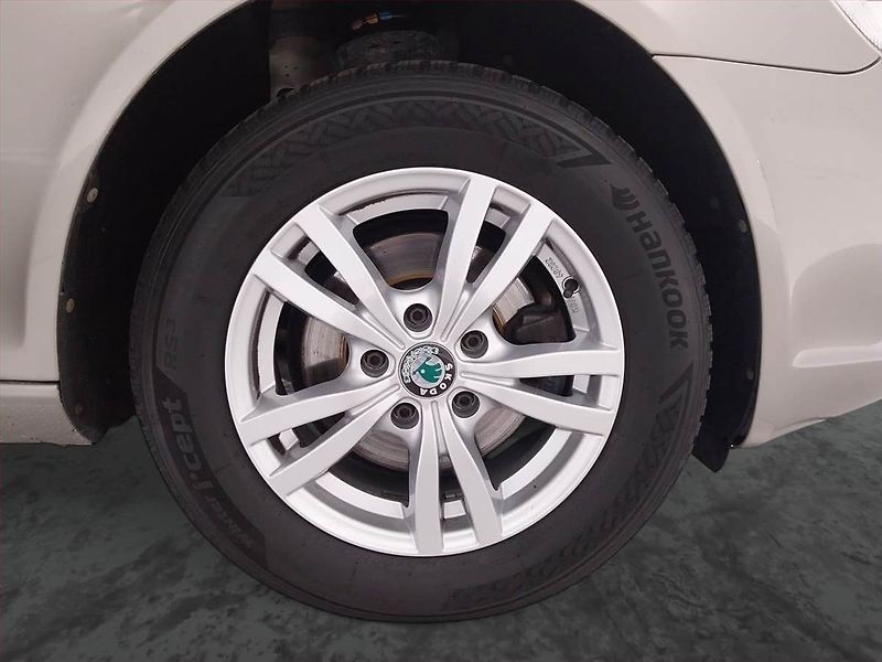 Škoda Octavia (2011) Ambition 1.6 TDI, Serv.kniha - fotka 15 z 18