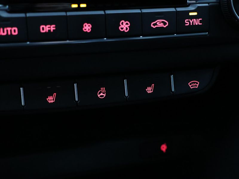 Kia ProCeed 1,4 T-GDI 103kW GT-Line CZ - fotka 26 z 35