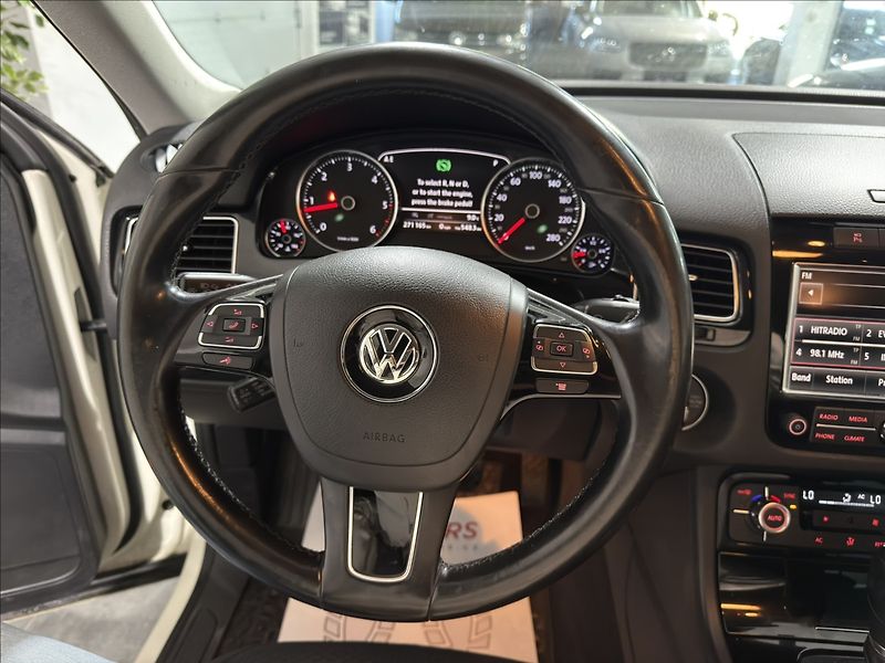 Volkswagen Touareg 3,0   TDI PO ROZVODECH ACC 360 - fotka 8 z 28