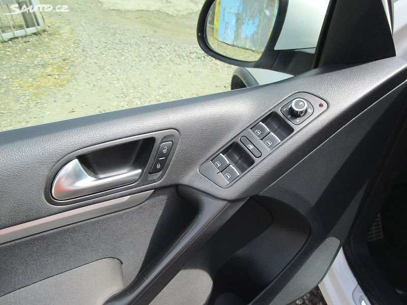 Volkswagen Tiguan 1,4TSI-90KW- NOVÉ ROZVODY - fotka 20 z 32