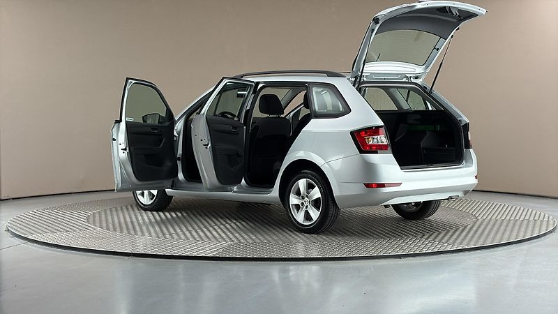 Škoda Fabia 1.0 TSI Ambition Combi - fotka 7 z 24