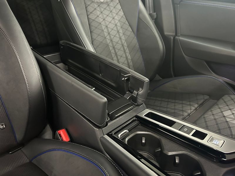 Volkswagen Passat (2025) R-Line Black 142kW DSG 4WD | Z - fotka 41 z 65
