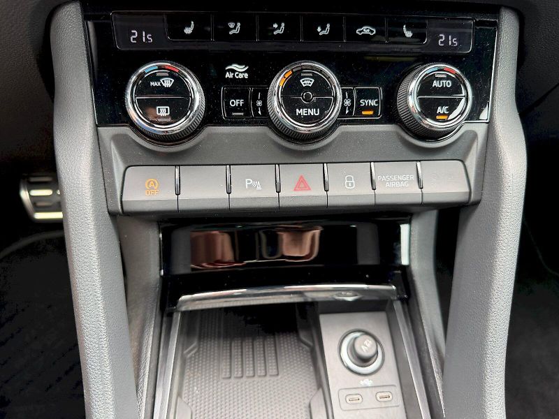 Škoda Karoq (2024) 2.0TSI 140kW DSG 4x4 SportLine - fotka 27 z 35