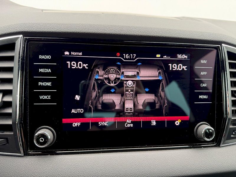 Škoda Karoq (2019) 1.5 TSI 110kW SportLine - fotka 19 z 35
