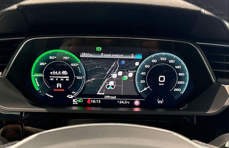 Audi Q8 e-tron 55 Q SoH 97% 360k Pano Tažné - fotka 16 z 34