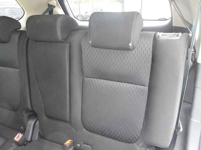 Mitsubishi Outlander 2,3DI-D 4x4 ČR 7 MÍST ! 2.MAJ. - fotka 20 z 39