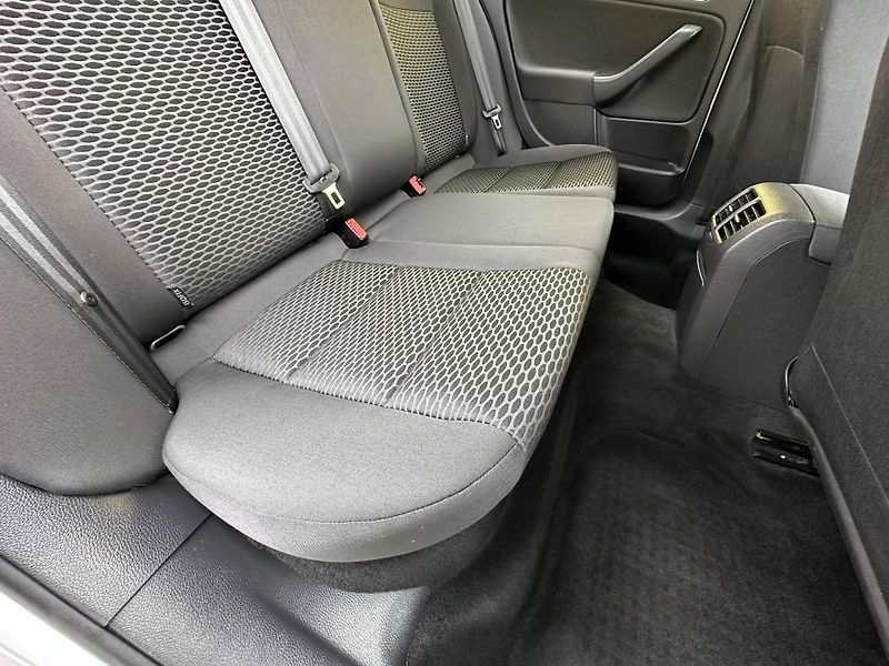Volkswagen Golf (2012) KOMBI 1.6TDI/77kW *KLIMA*1.Maj - fotka 20 z 30