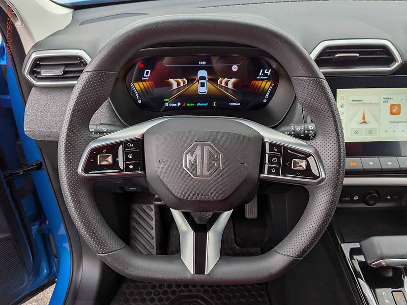 MG ZS (2025) 1.5 Hybrid, ČR, AT, park - fotka 15 z 16
