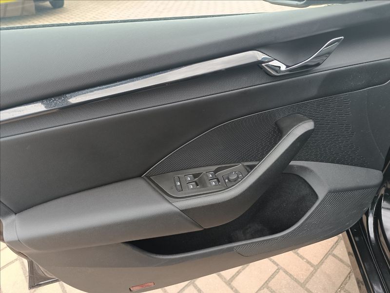 Škoda Octavia 1,5 TSi Ambition - fotka 11 z 21
