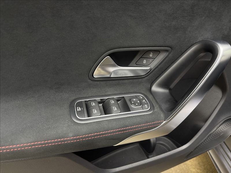 Mercedes-Benz Třídy A 1,3 AMG DPH KAMERA VÝHŘEV ČR - fotka 32 z 40