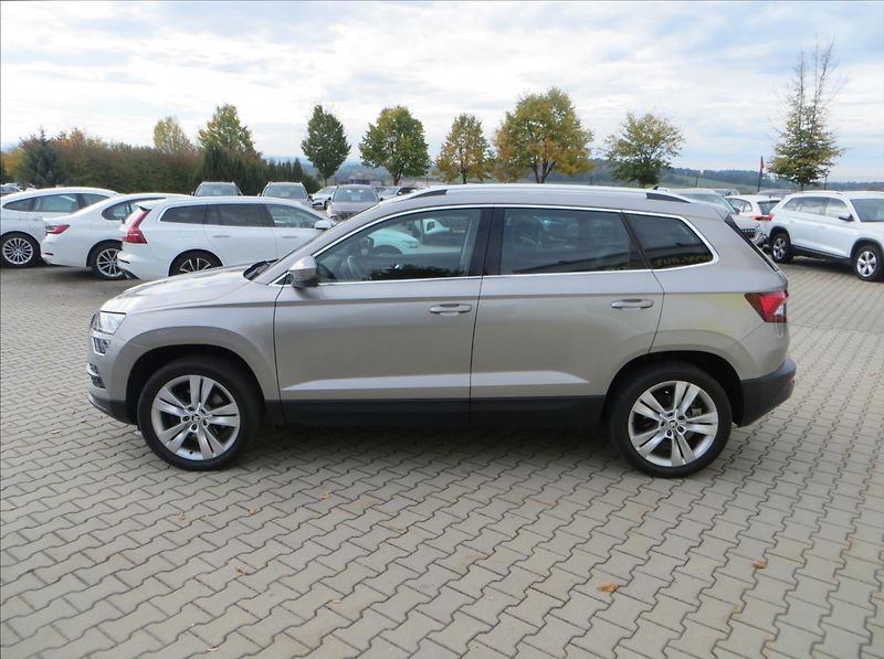 Škoda Karoq 1,5 TSI Style 110kW DSG WEBAST - fotka 4 z 33