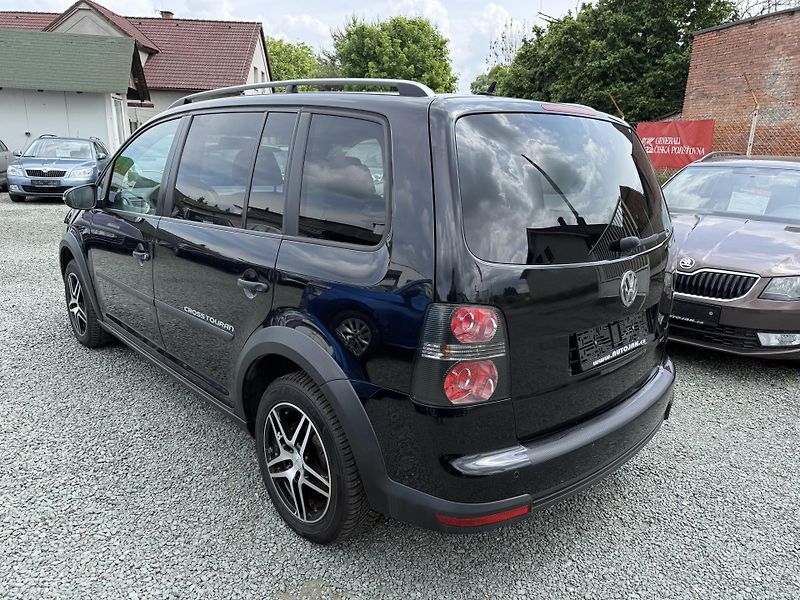 Volkswagen Touran 1.4 TSI DSG CROSS - fotka 4 z 13
