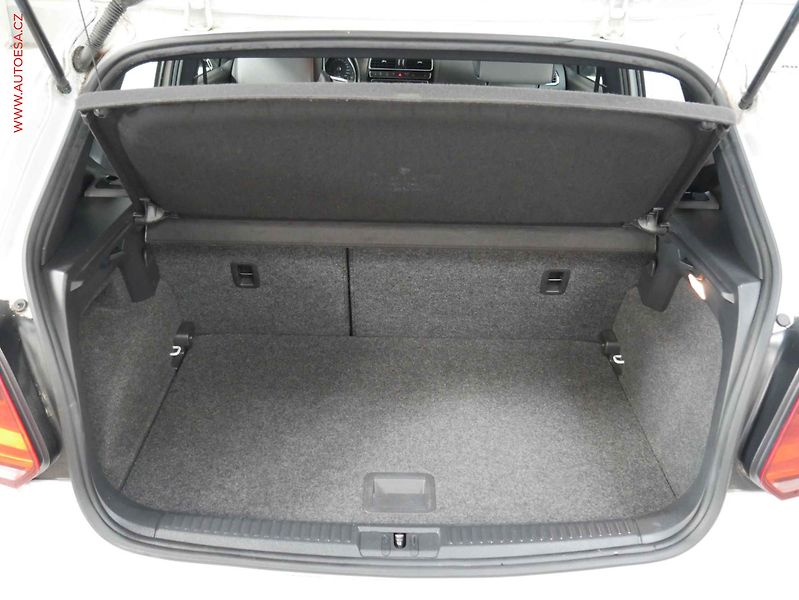 Volkswagen Polo (2016) 1.4i, Navi - fotka 7 z 19