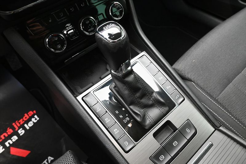Škoda Superb 1,4 TSI iV 160 kW DSG Style Zá - fotka 23 z 33