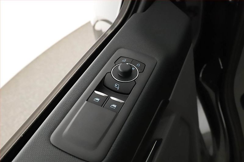 Ford Tourneo Custom (2025) 2.0 EcoBlue - fotka 11 z 23