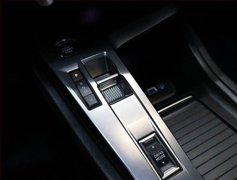 Peugeot 308 (2024) 1.2 PureTech - fotka 13 z 19