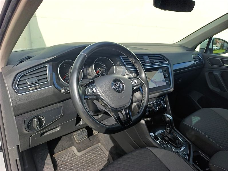 Volkswagen Tiguan 2,0 TDi R-Line DSG 4x4 Navi ČR - fotka 13 z 33