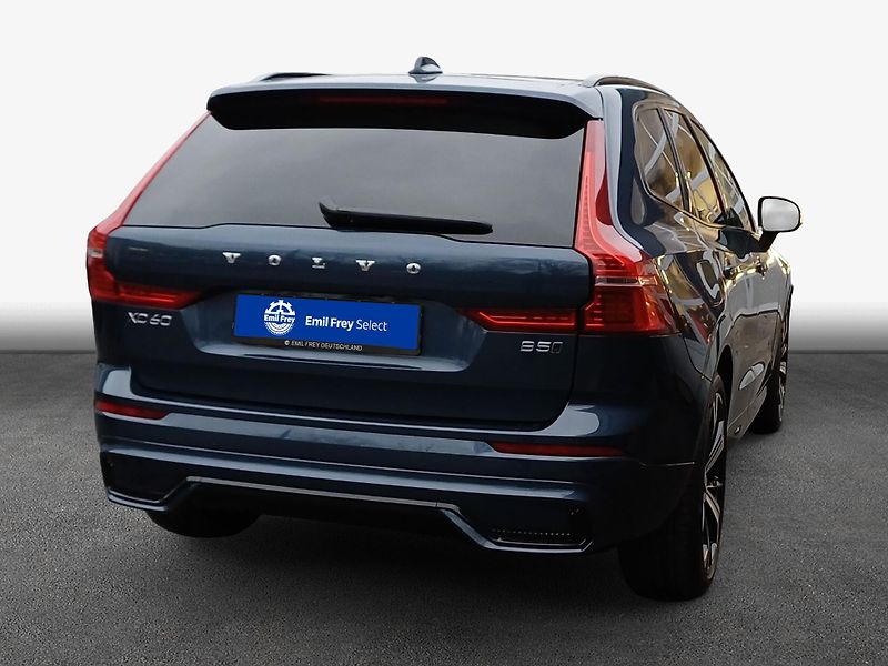 Volvo XC60 B5 AWD Plus Dark VZDUCH TAŽNÉ - fotka 2 z 15