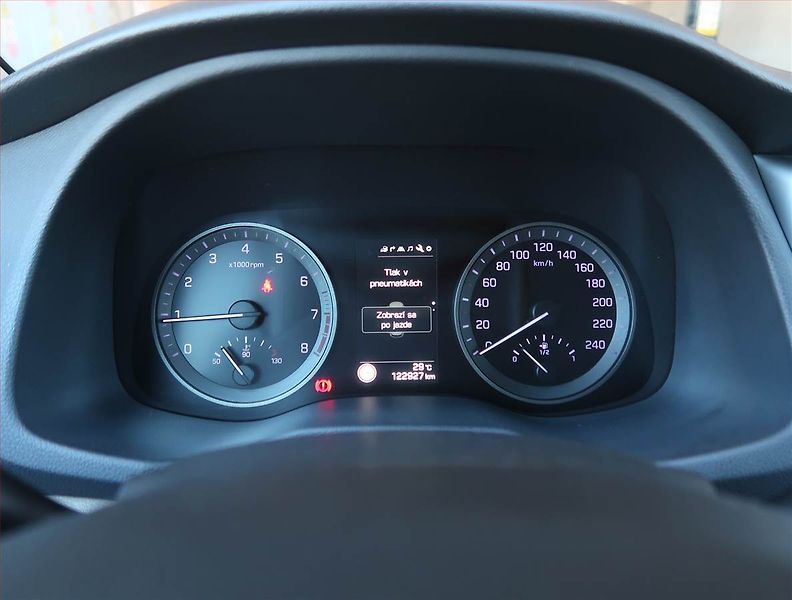 Hyundai Tucson (2018) Comfort 1.6 GDI, Serv.kniha - fotka 11 z 19