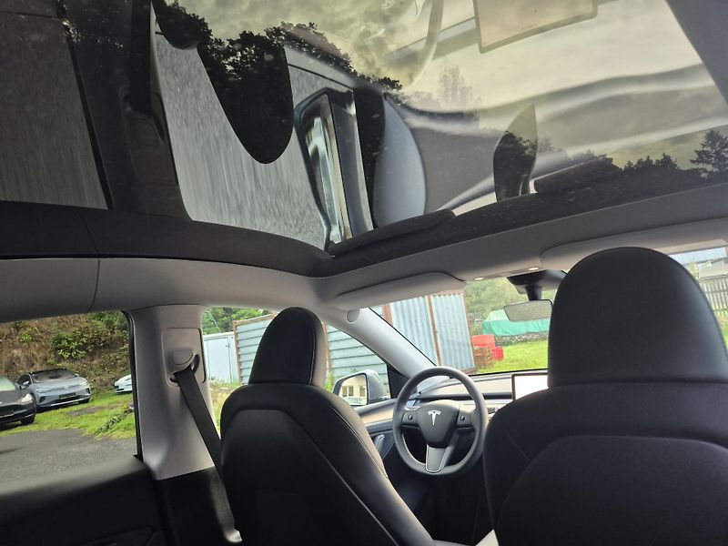 Tesla Model Y LONG RANGE DUAL MOTOR 95,0% - fotka 45 z 49